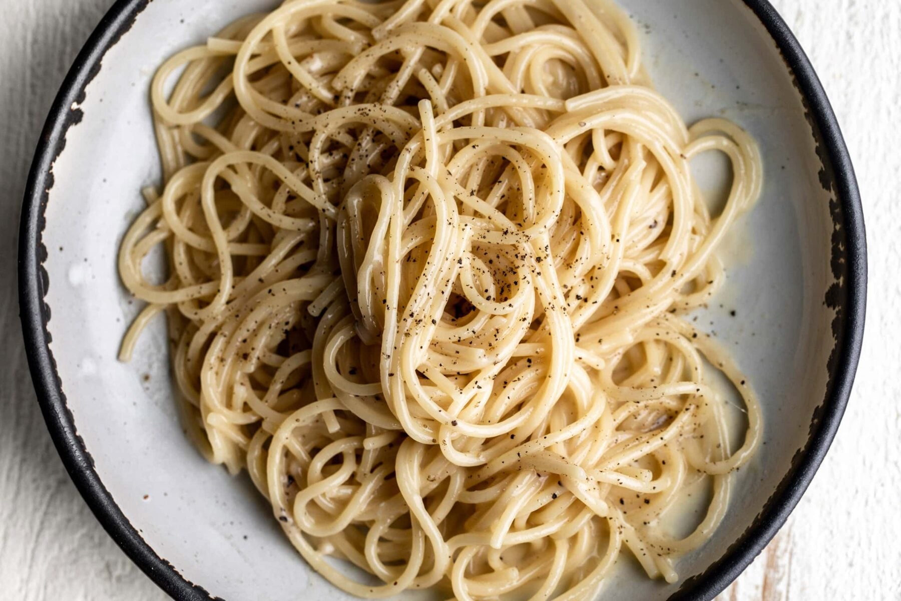 cacio e pepe spaghetti.