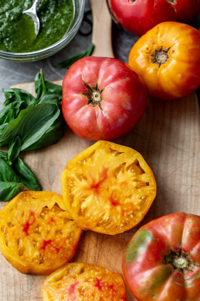 sliced heirloom tomatoes on cutting board.