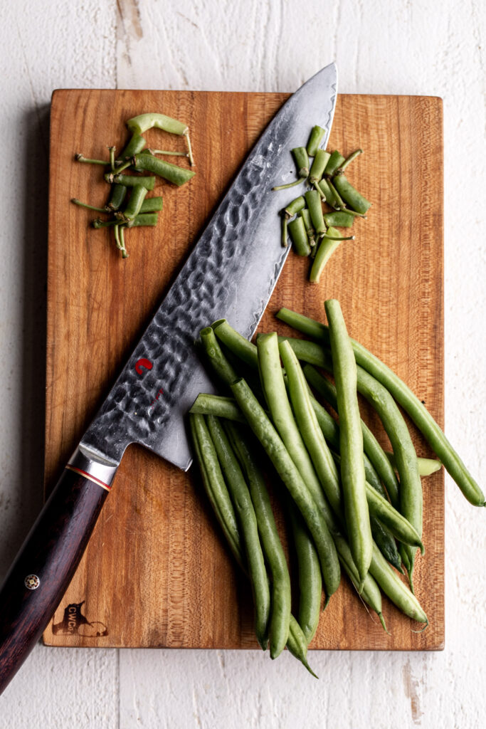 trimmed green beans on cutting board