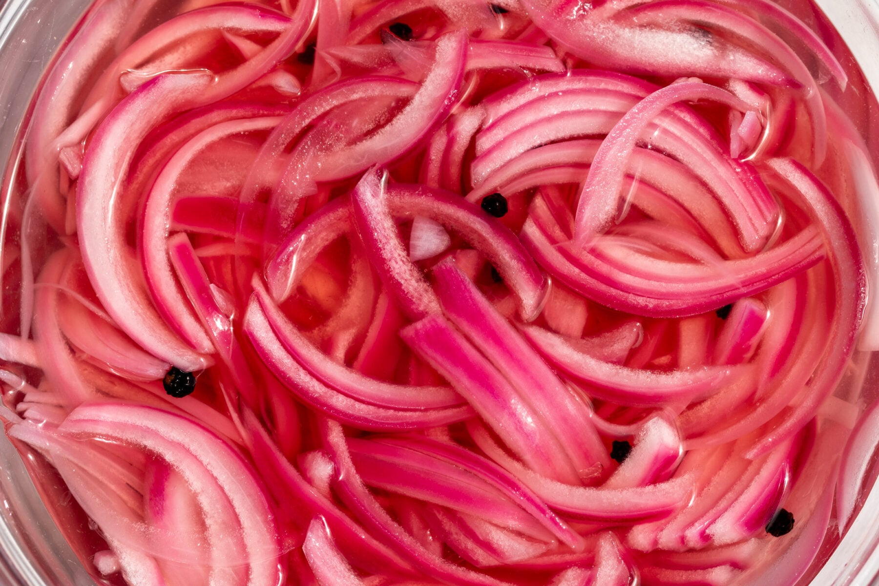 how to make pickled onions bright pink color in brine with peppercorns.