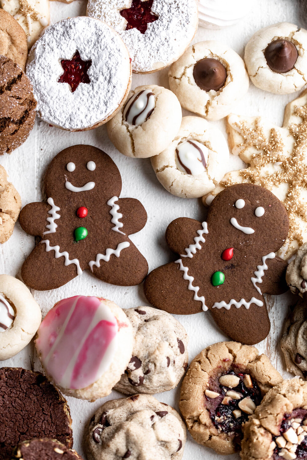 2 gingerbread men with white icing decor