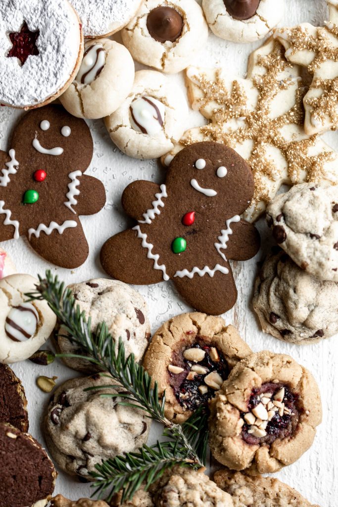 gingerbread men cookies with white icing decor best christmas cookie recipes