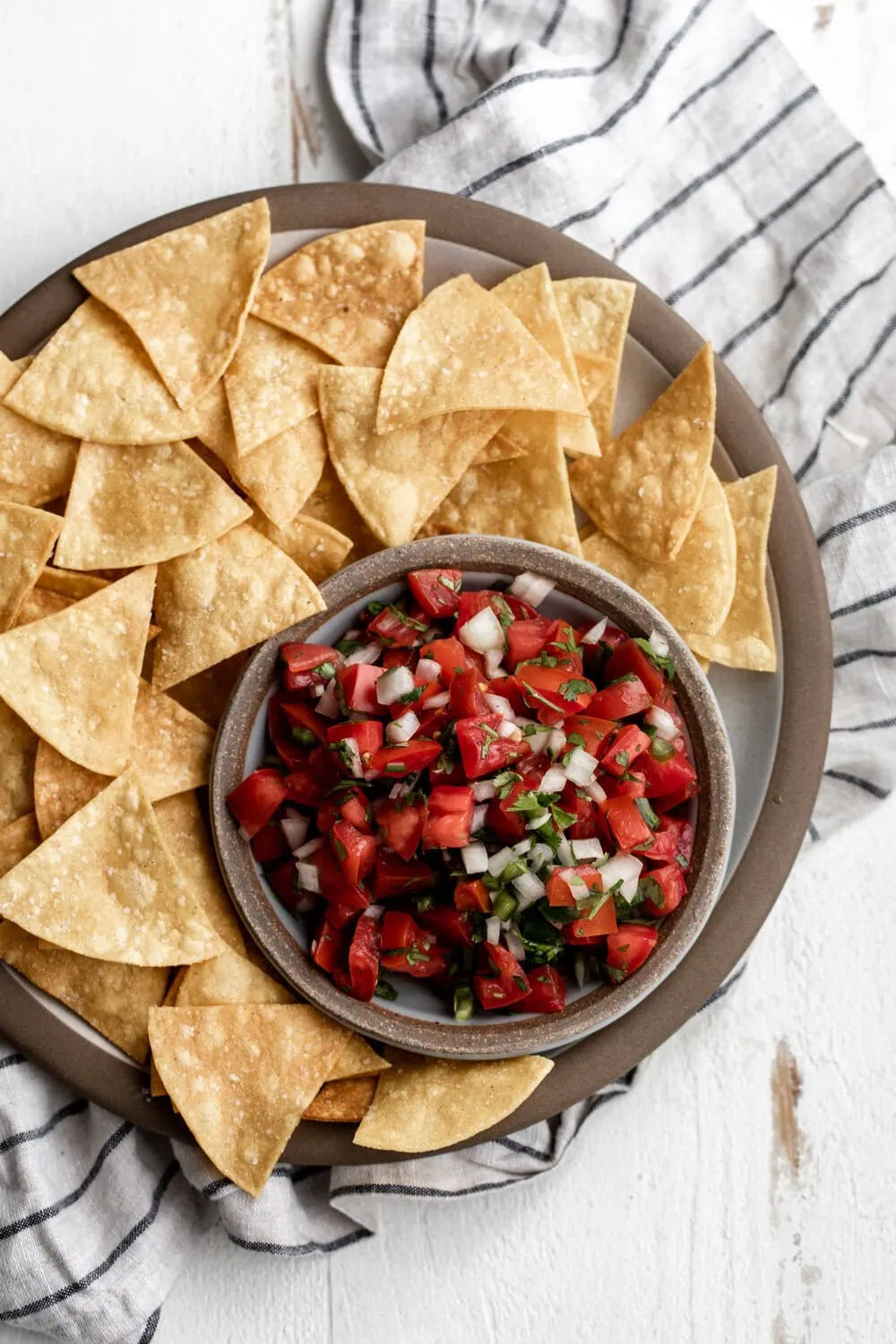 Pico de gallo recipe with tortilla chips