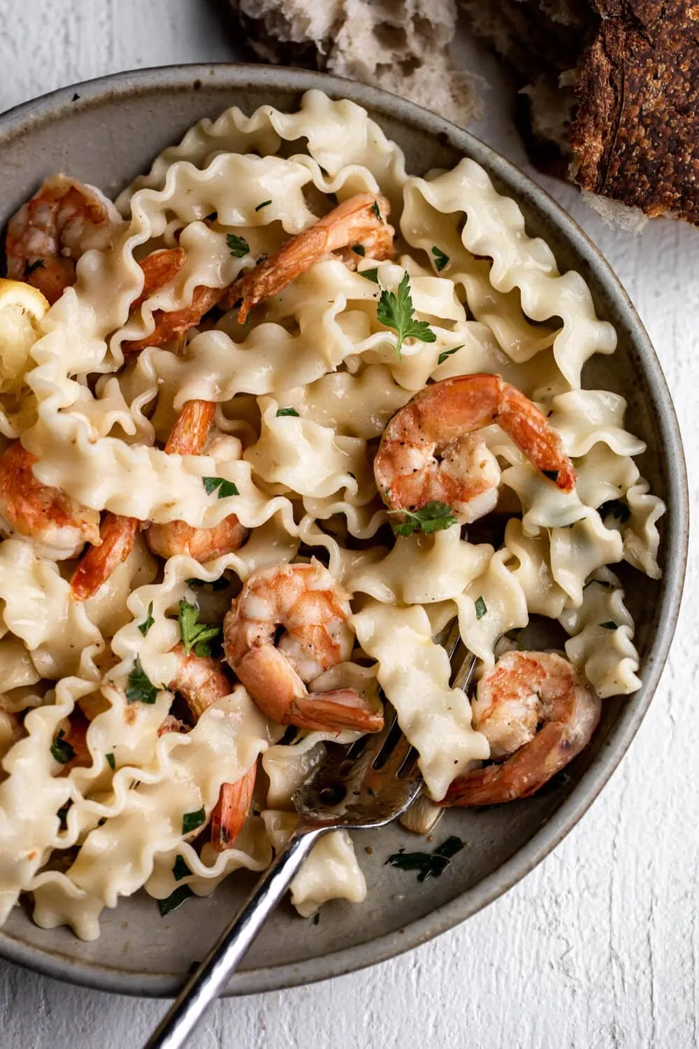 shrimp scampi pasta with a light garlic butter sauce sautéed shrimp easy weeknight dinner