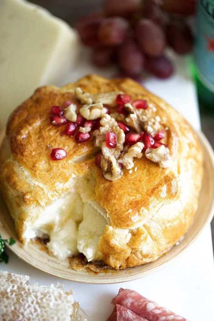 baked brie with honey, pomegranate seeds