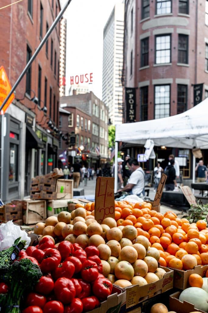 apples and oranges farmers market.