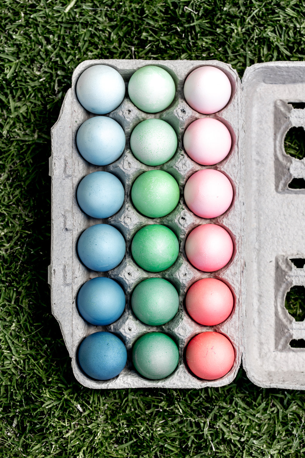 ombre easter eggs shades of blue green and pink