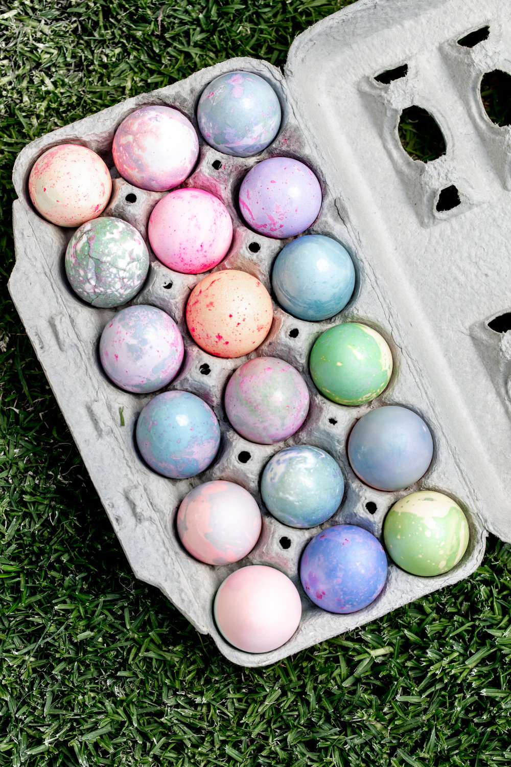 From cooking eggs to prepare them to dye and the best tips for dying easter eggs, and easter egg coloring I've got you covered. 