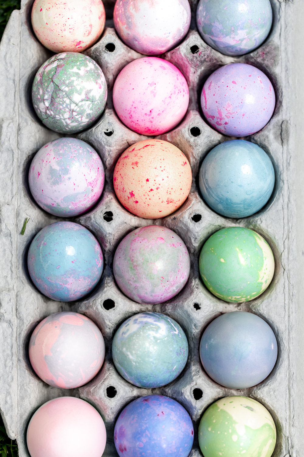 How to Dye Easter Eggs add vegetable oil for marbling