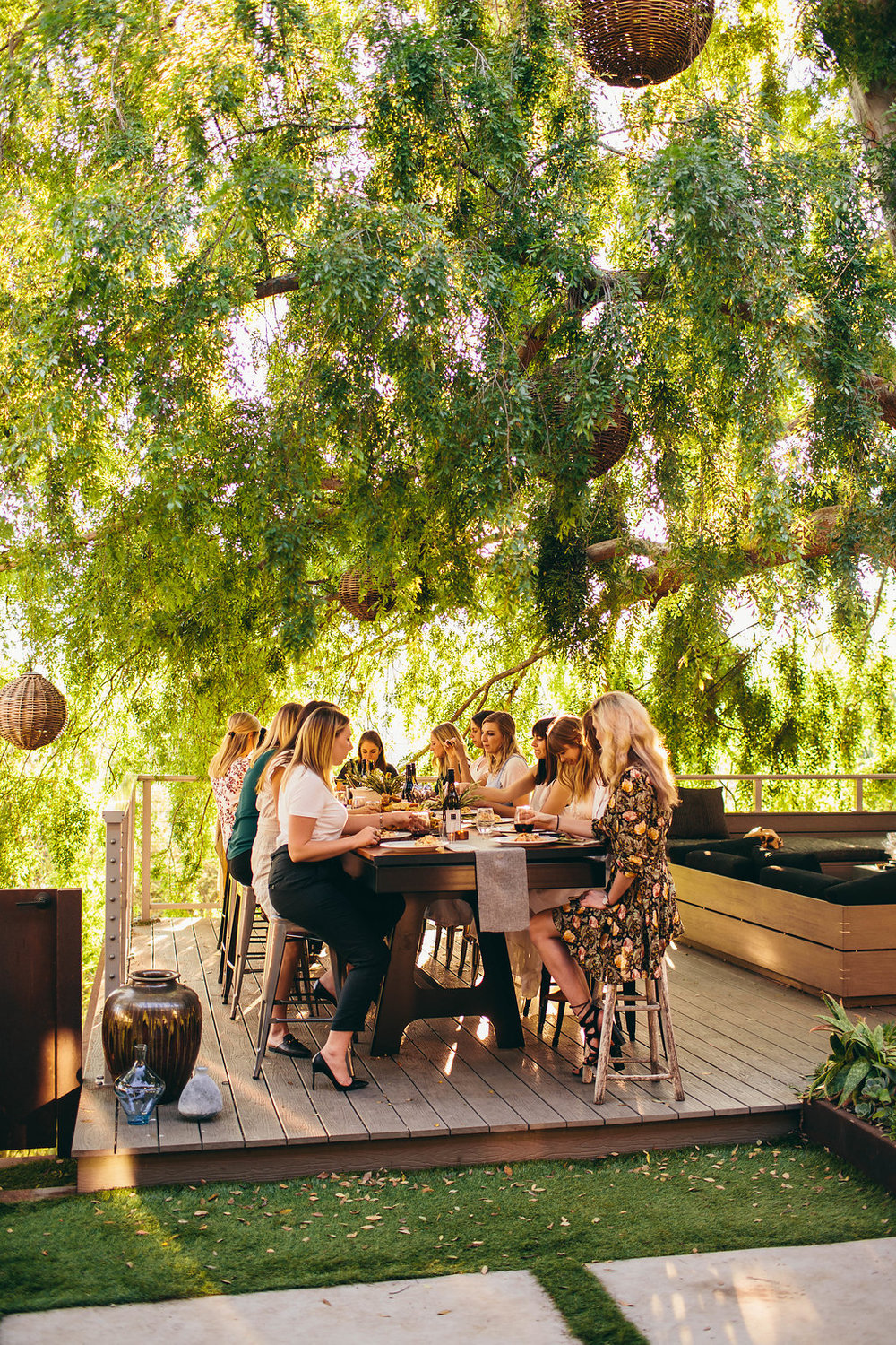 women dining for The South of Italy