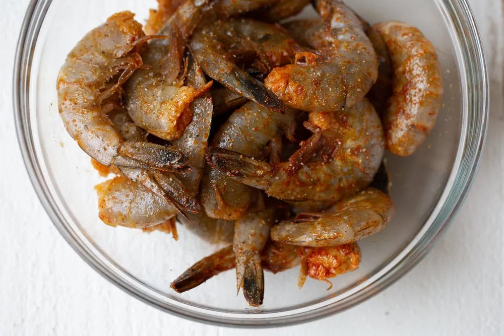 hawaiian garlic butter shrimp marinating in spices