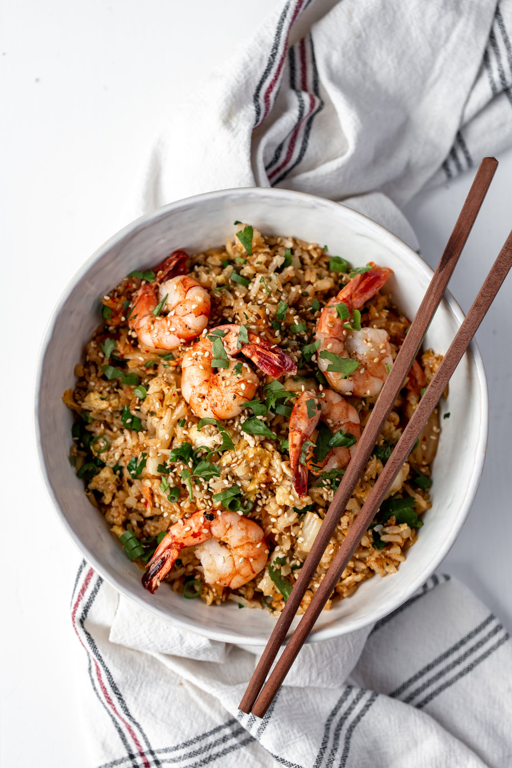 kimchi cauliflower fried rice recipe with shrimp and sesame seeds