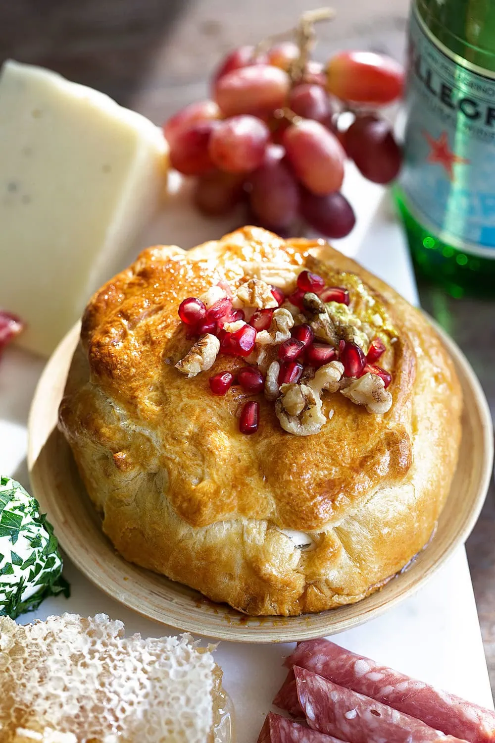 baked brie with honey brie en croute