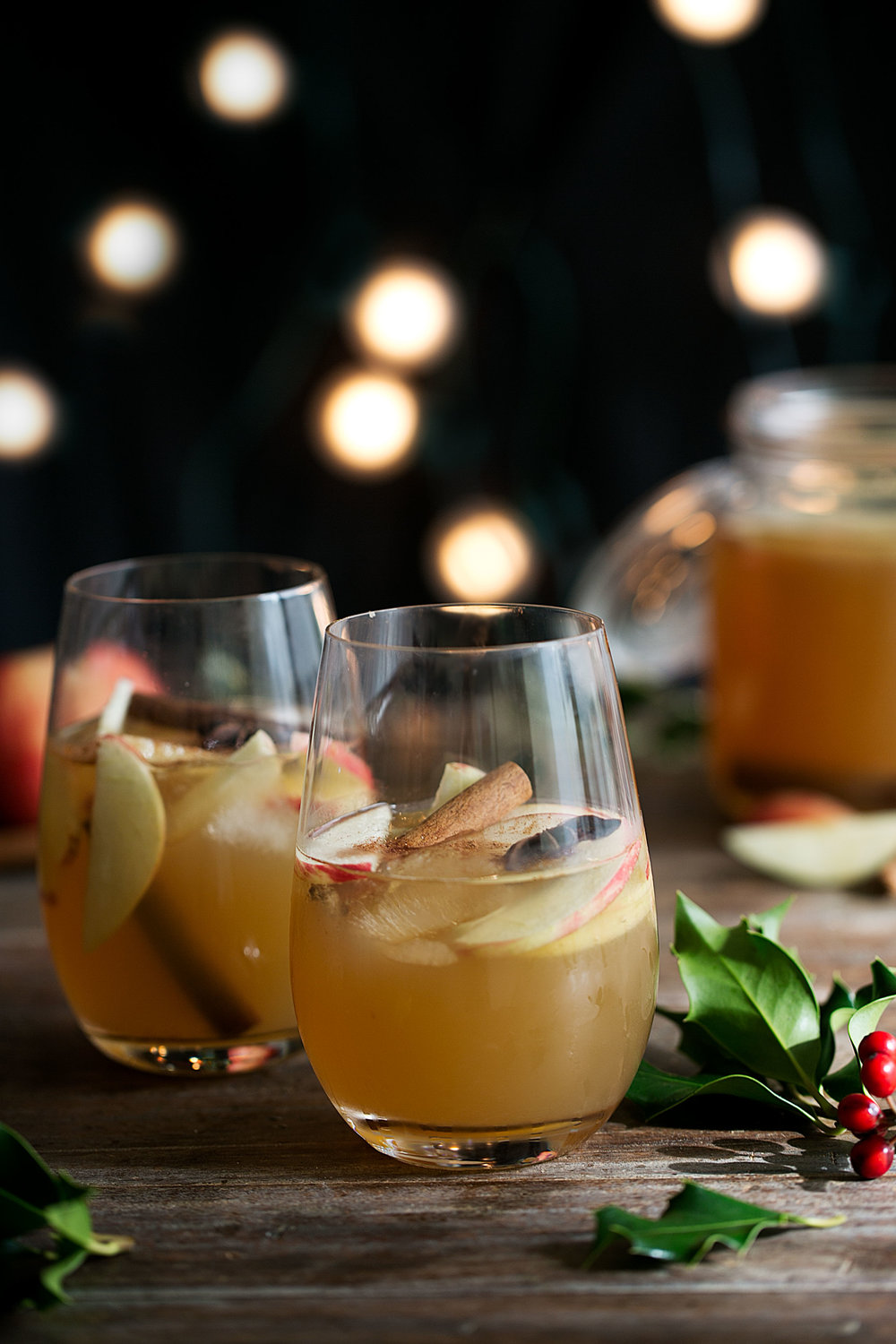 apple sangria with cinnamon and apple slices