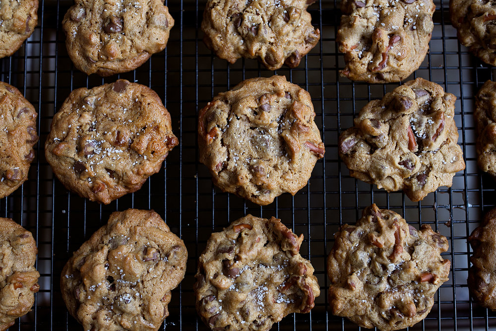 peanut butter pretzel cookies with chocolate chips caramel