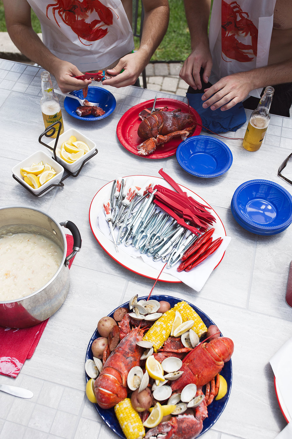 lobster boil with bibs, crackers and lemons