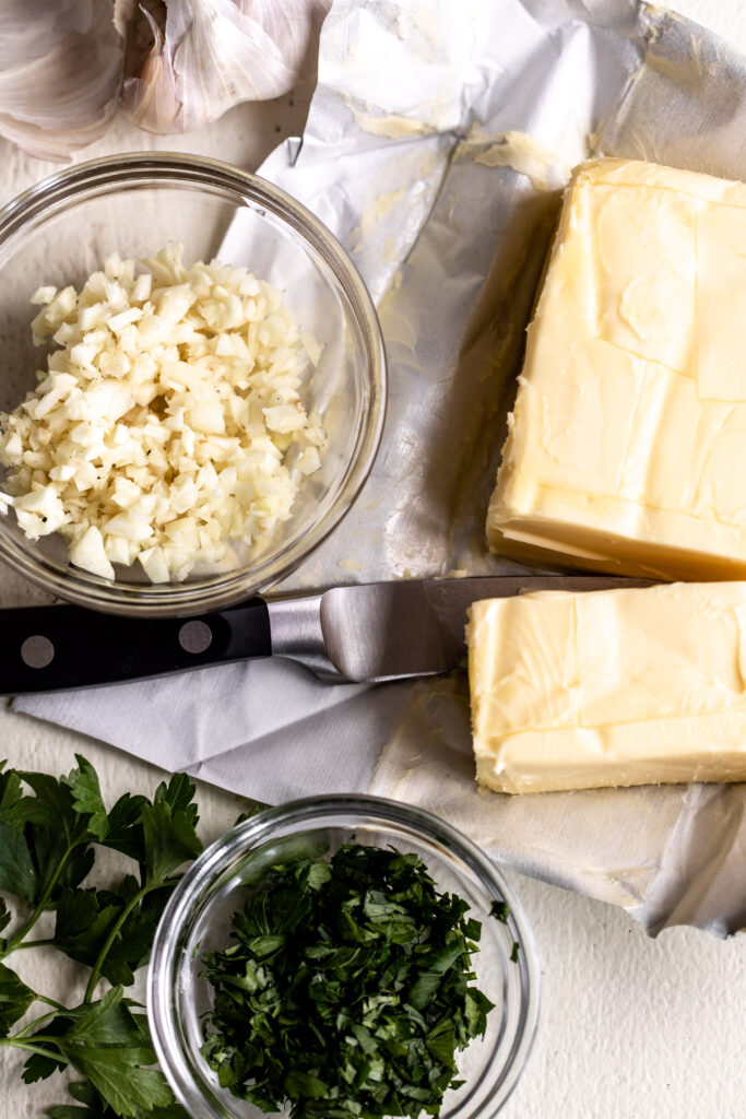how to make garlic butter and parsley