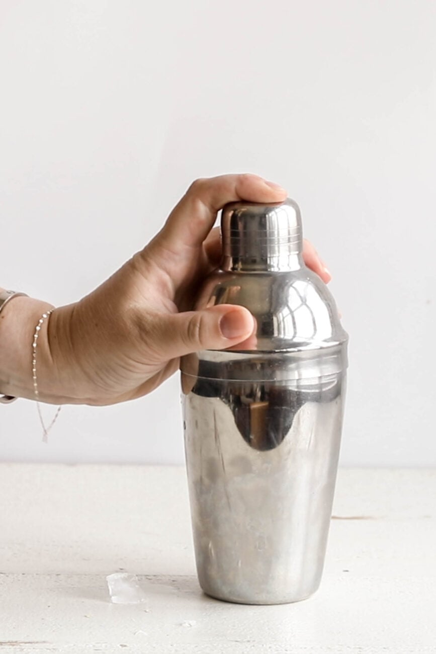shake the ingredients.