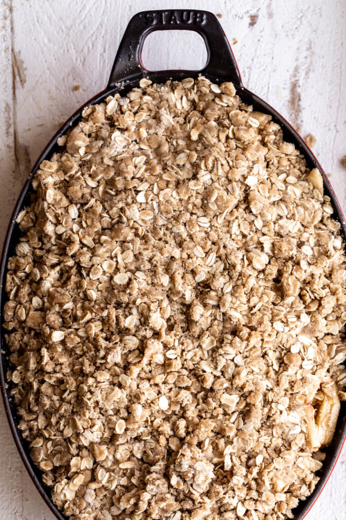 apple crisp with oat and brown sugar topping