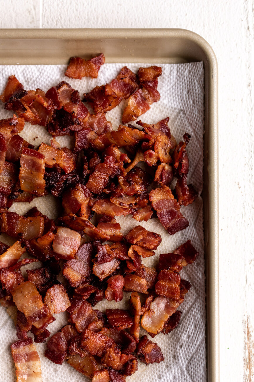 cooked bacon on paper towel.