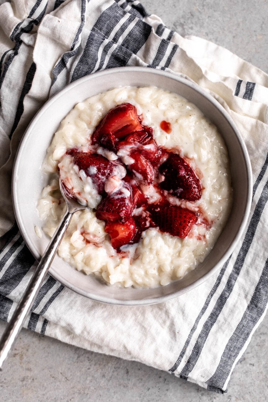 roasted strawberry rice pudding in a bowl.