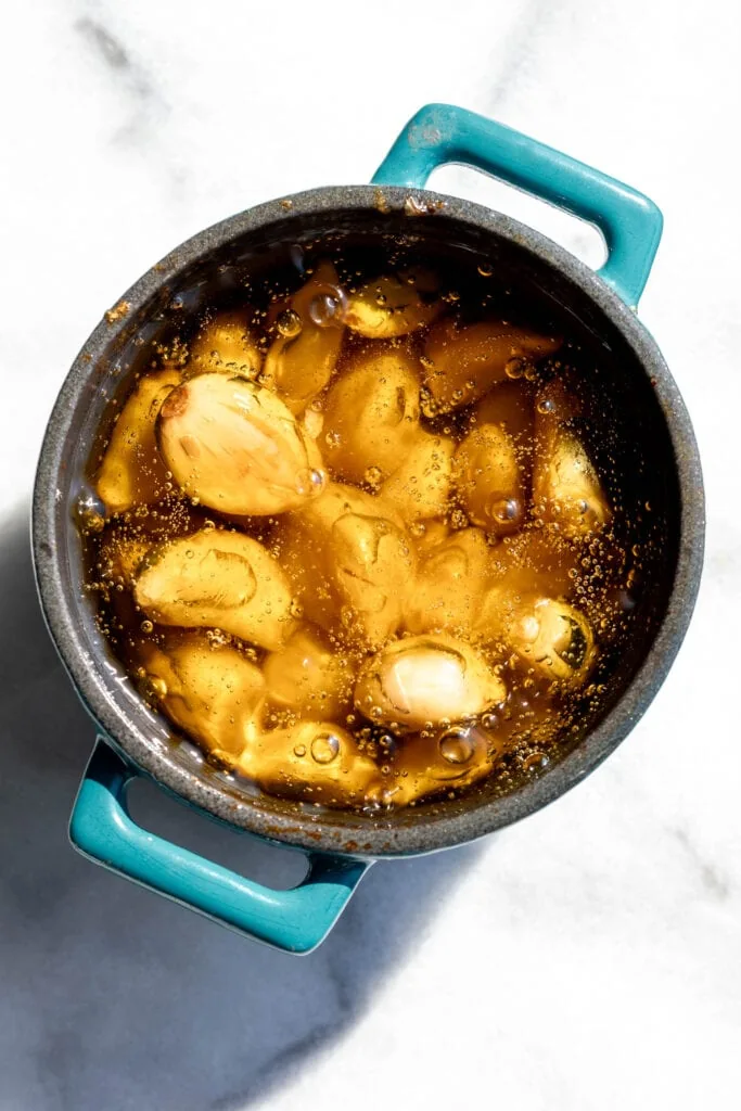 boiling garlic with oil