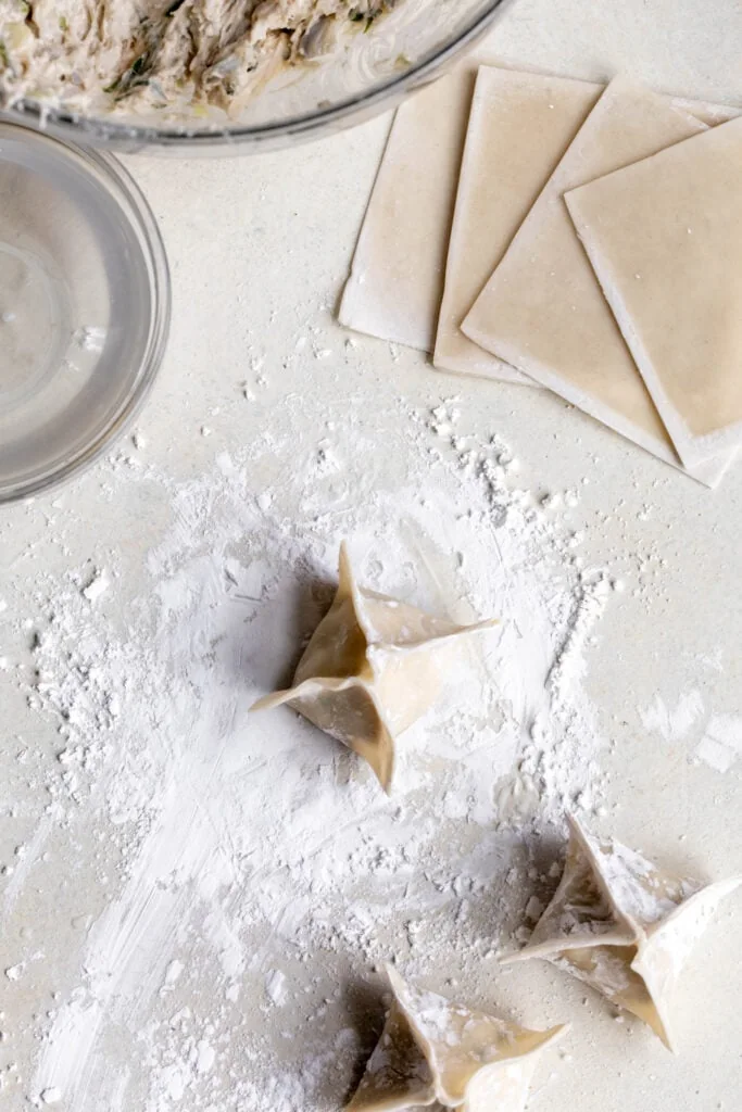 how to fold crab rangoons into purse.