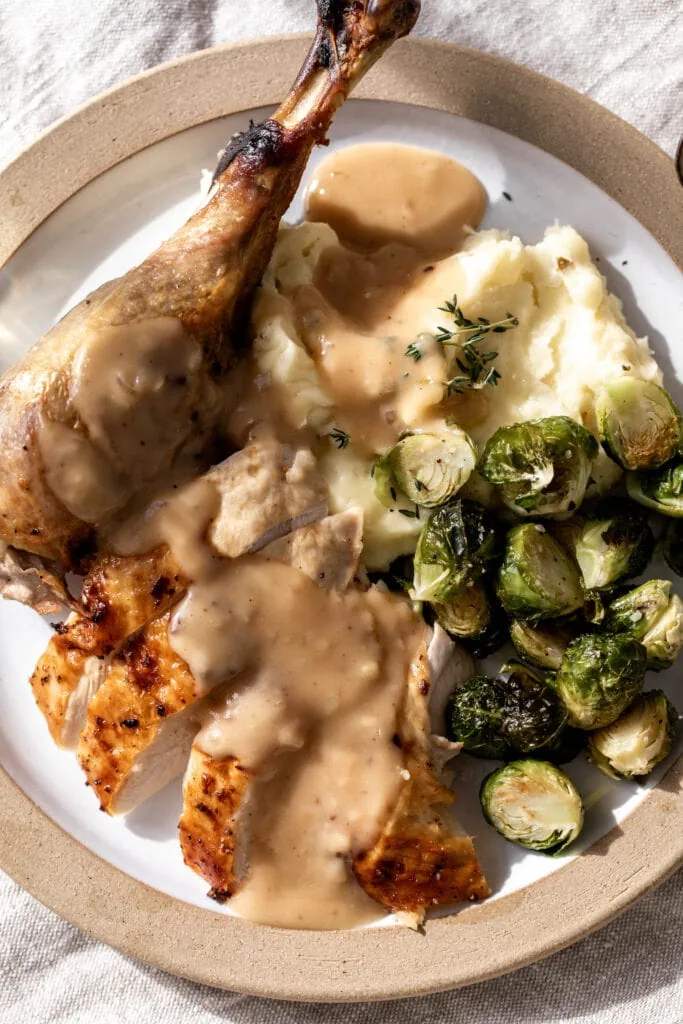 chicken and vegetables with white wine gravy