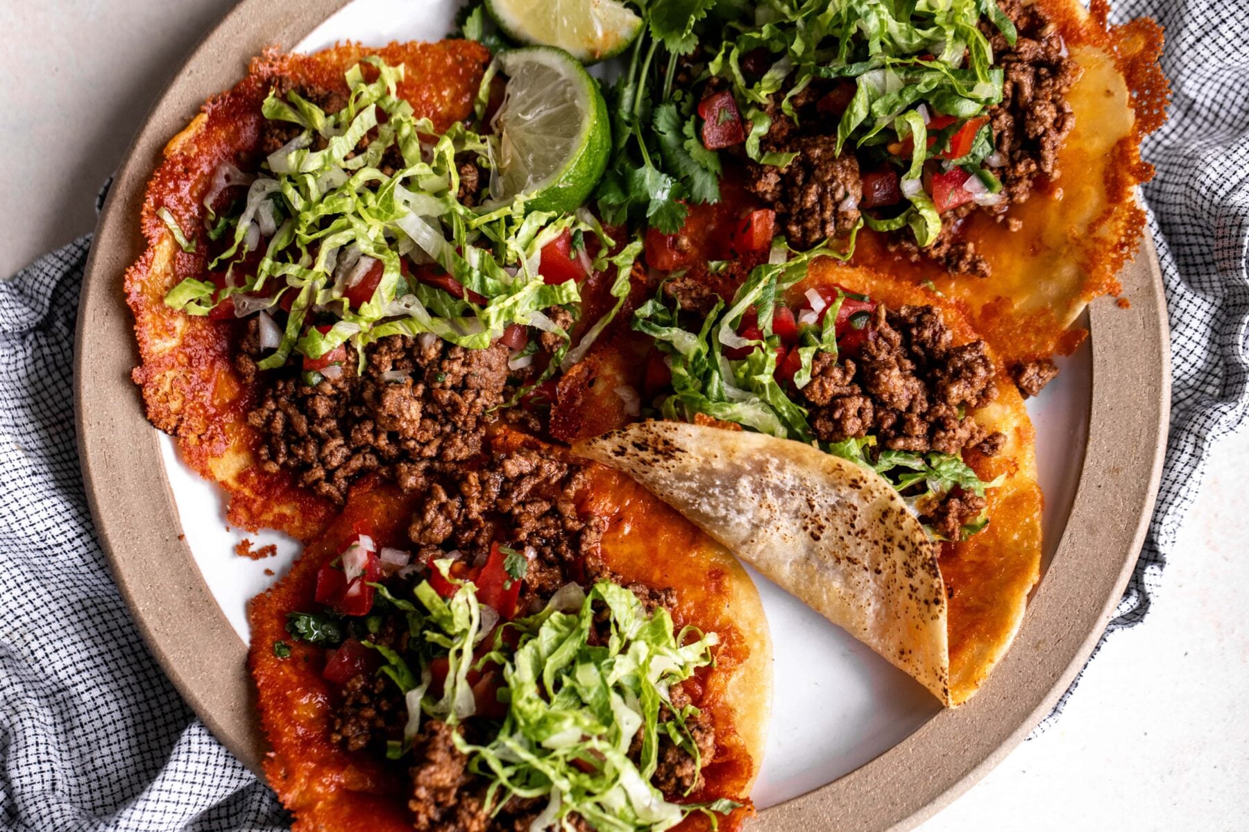 spiced ground beef with romaine lettuce, pico de gallo and cheese.