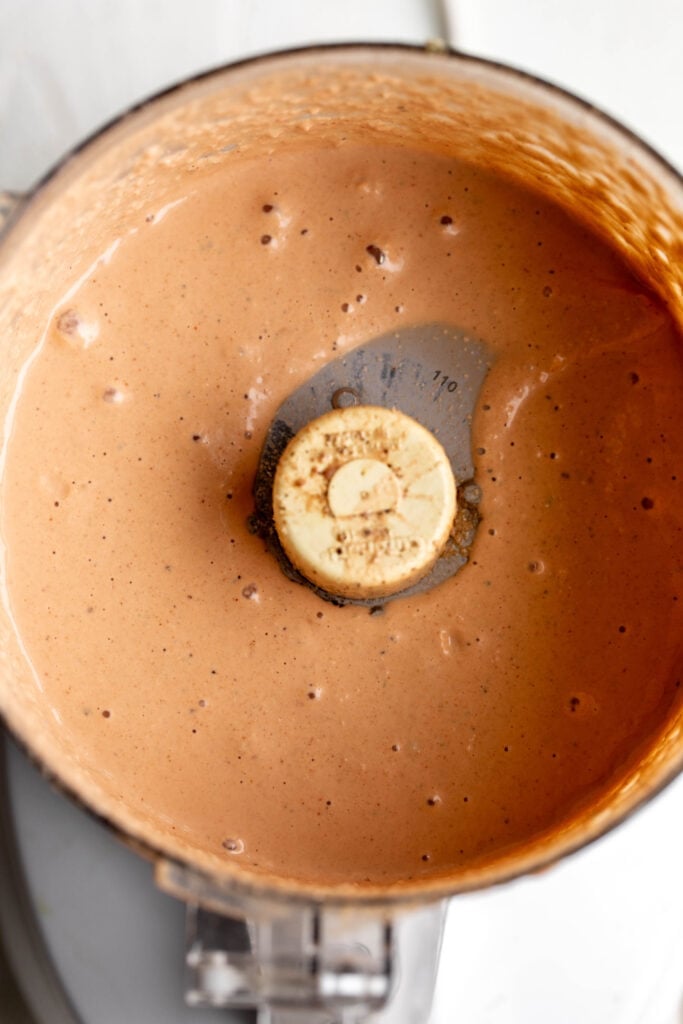 blended pepper mayo sauce in food processor.