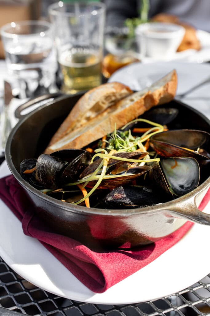 coconut curry thai mussels Leunig\'s Bistro.