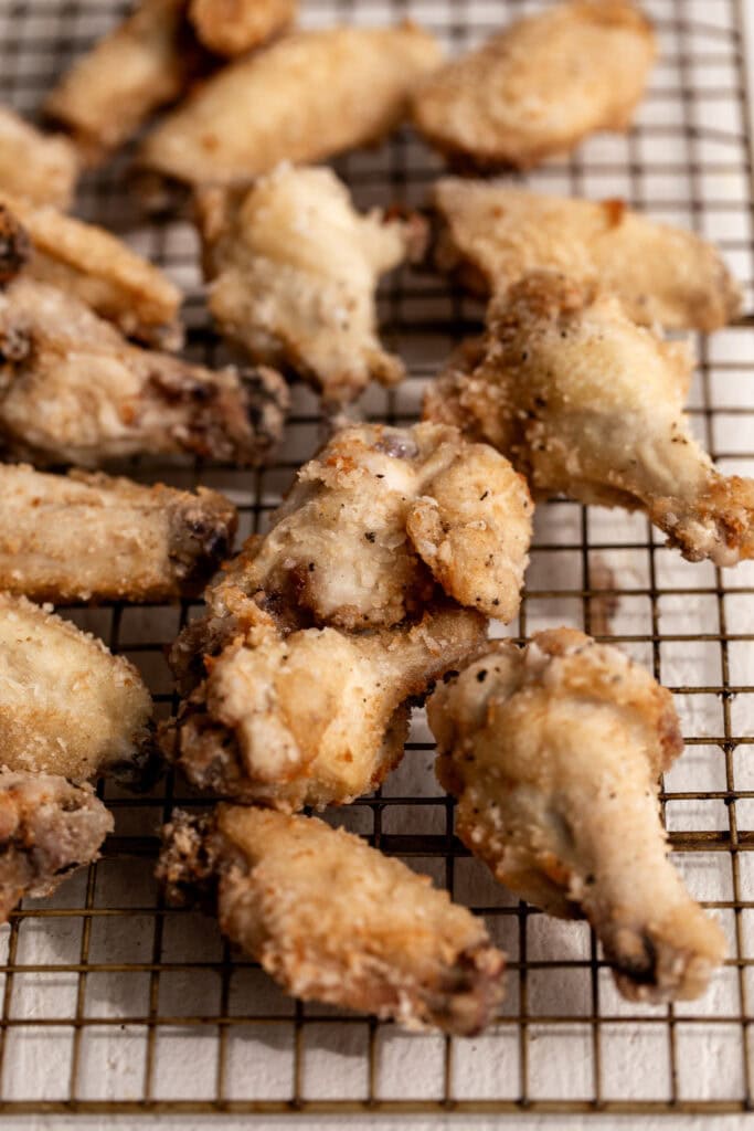 drained chicken wings on wire cooling rack.