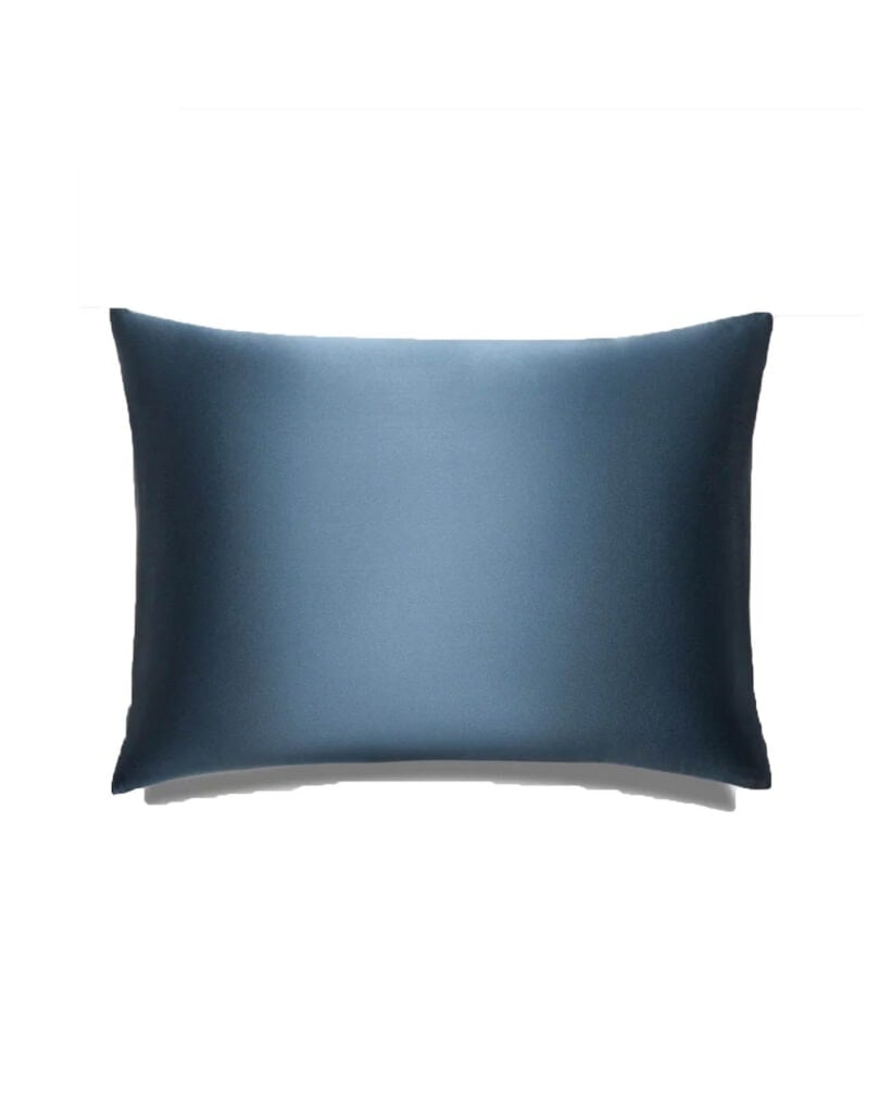 Cooking with Cocktail Rings Blogger Kylie Mazon-Chambers shares Holiday Gift Guide 2024: Silk Pillowcase.