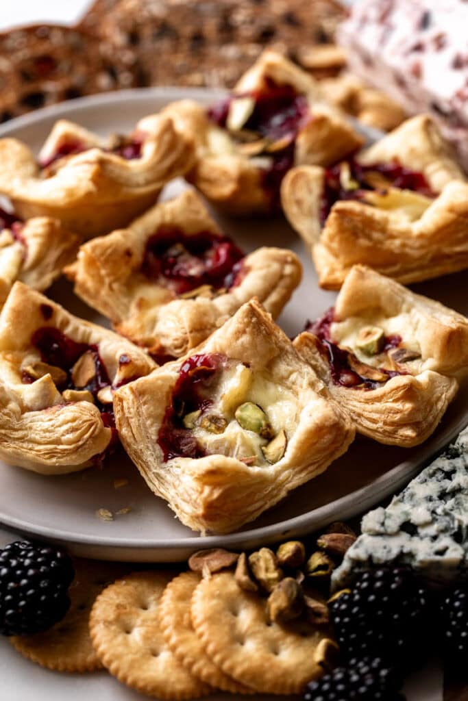 raspberry baked brie puff pastry bites.