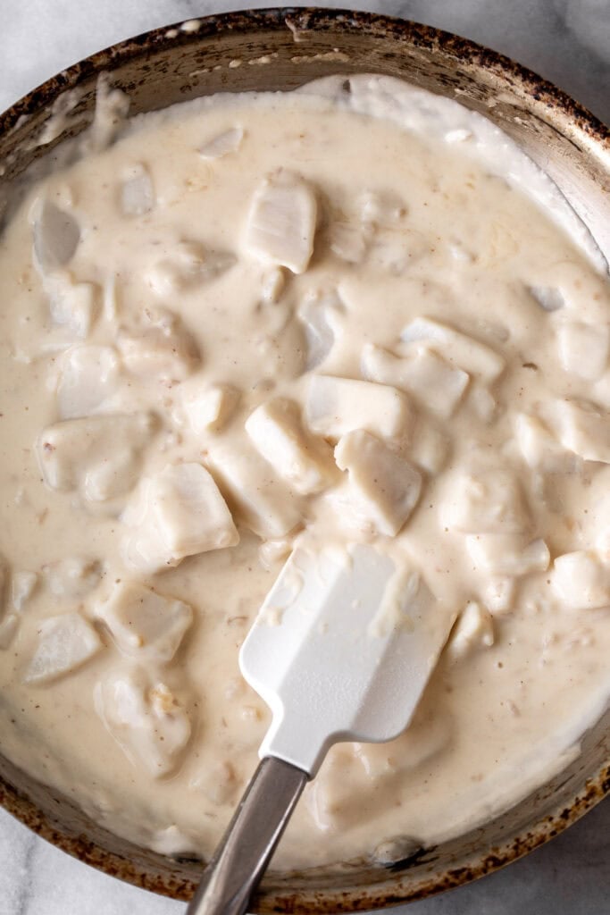 creamy scallops in sauce.