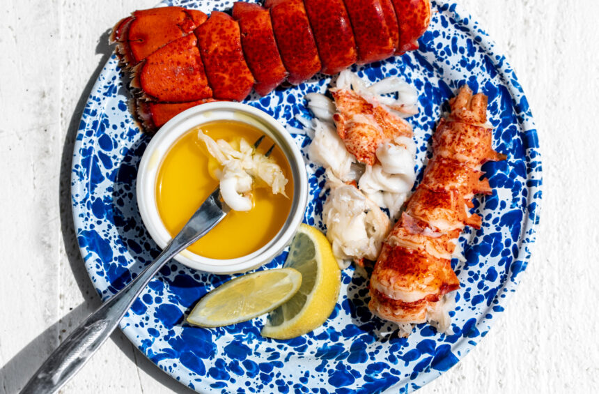 how to boil lobster tails with lemon wedge and clarified butter.